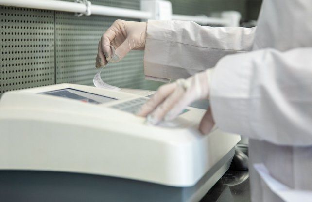 Las pruebas para la detecci&oacute;n de los anticuerpos en personas asintom&aacute;ticas son fundamentales para determinar qui&eacute;n ha contra&iacute;do el virus y si est&aacute; inmunizado frente a &eacute;l.