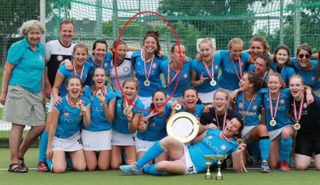 La talentosa jugadora santafesina junto al resto del planteel del&nbsp;Navax AHTC Wien de Viena, en Austria. &nbsp;