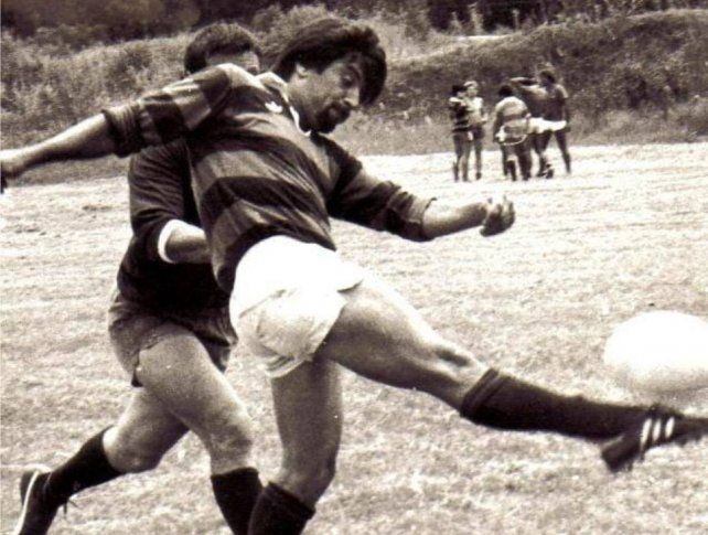 En la entidad Cangreja, jugó al rugby en la posición de back; wing, inside o full back.