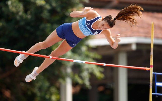 En Chile, Luciana G&oacute;mez logr&oacute; ser la sexta garrochista del historial argentino que salta sobre los 4 metros.