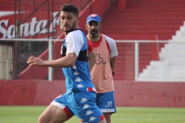 Juan Azconz&aacute;bal precisa un refuerzo como m&iacute;nimo para terminar de armar el plantel. Foto: prensa Uni&oacute;n