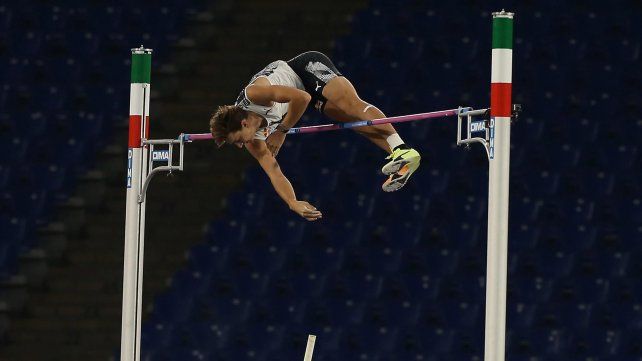 Armand Duplantis&nbsp;estableci&oacute; el 19 de septiembre pasado un nuevo r&eacute;cord mundial al aire libre de Atletismo en salto con garrocha.