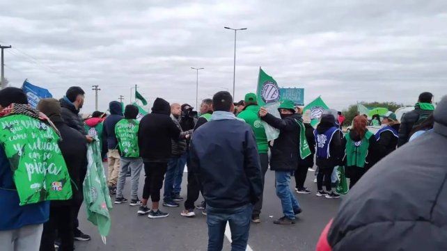 Manifestantes de ATE se concentraron en el aeropuerto de Córdoba.