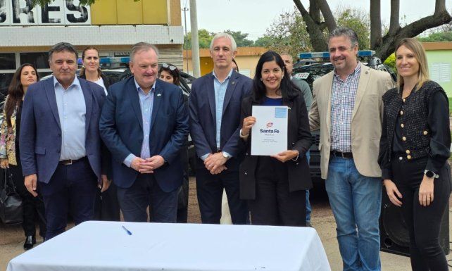 Michlig y Cococcioni completaron la entrega de 13 camionetas policiales marca Fiat Toro O KM, para el departamento San Cristóbal.