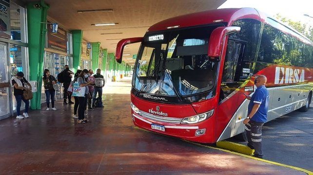 Se retomaron los servicios de colectivos de Santa Fe-Paraná