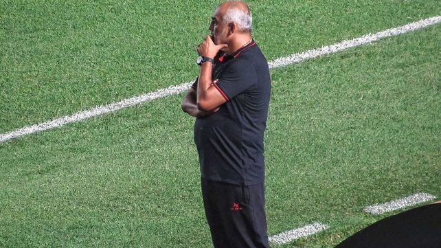 Iv&aacute;n Delfino piensa si pone todo o rota en Col&oacute;n para el partido de Copa Argentina ante Talleres.