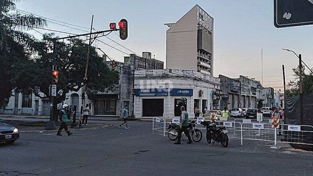 El socavón que apareció a principios de abril en el cantero central de Bulevar y 9 de Julio.