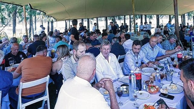 El presidente de Colón, Víctor Godano, presente en el almuerzo de ascenso en AFA.