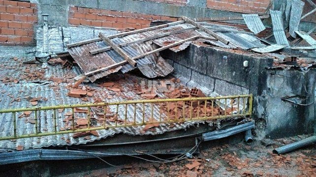 La caída de la pared medianera de un edificio solo dejó daños materiales.