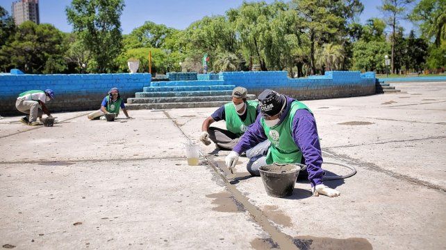 La Municipalidad inició una serie de trabajos en el Parque Juan de Garay, con el objetivo de ir concretando la recuperación integral de uno de los espacios verdes más importantes de la capital.