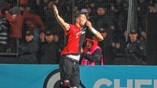 Garcés llegó a 100 partidos con Colón, fue capitán y su equipo ganó con valla invicta a Banfield.