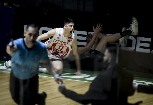 Unión le ganó un cuarto punto para el infarto a Villa Mitre y jugará en la Liga Nacional de Básquetbol.