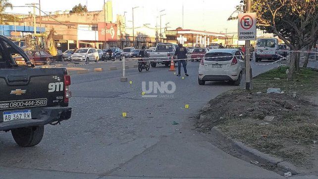 Despu&eacute;s del ataque las c&aacute;psulas servidas quedaron tiradas en la calle.