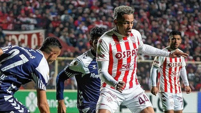 Unión quedó, por el momento, luego de perder con Gimnasia, a dos puntos de la zona de ingreso a copas internacionales.