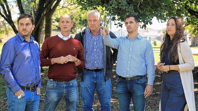Hugo Morel, Daniel Capella, Carlos Marzo, Viotti y Flavia Padín en la recorrida por el Club Ciclista de Rafaela. Hugo Morel, Daniel Capella, Carlos Marzo, Viotti y Flavia Padín en la recorrida por el Club Ciclista de Rafaela.