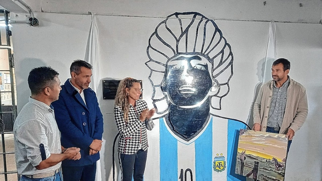 &nbsp;El mural Diego Iluminado descubierto en la c&aacute;rcel de Flores forma parte del programa rugby, arte y oficios para prevenir el delito.