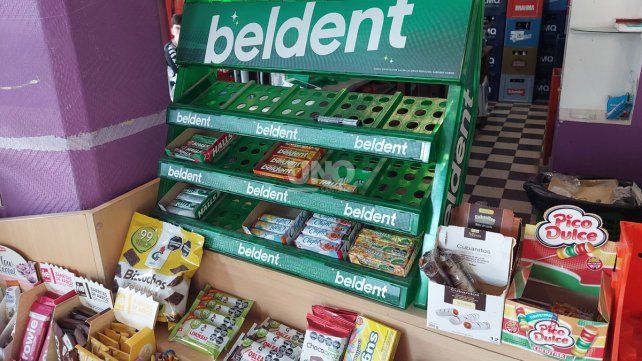 Se llevaron todos los cigarrillos, bebidas y chicles. 