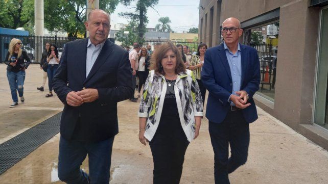 Omar Perotti, Adriana Cantero y Víctor Debloc