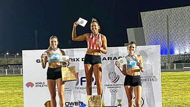 Leila Garetto de Uni&oacute;n de Santa Fe (derecha) consigui&oacute; quedarse con el tercer lugar en largo.