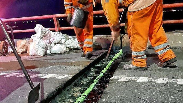 Arreglos de Vialidad en el puente de la autopista Santa Fe - Rosario. &nbsp;