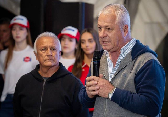  El vicepresidente, Miguel Del Sel, junto al secretario de Deportes, Carlos Marzo, en la presentación del Barisone.