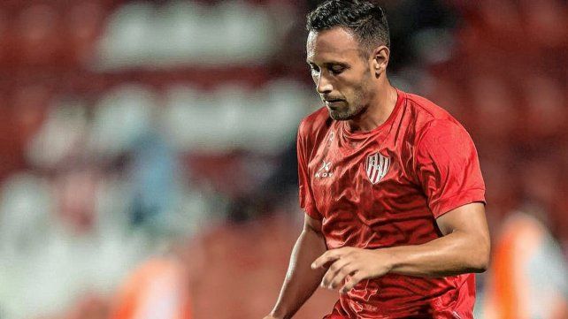 Claudio Corvalán llegó a las cinco amarillas en Unión y no estará ante Patronato.