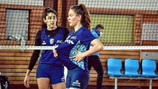 La armadora formada en Regatas de Santa Fe, María Victoria Mayer, integra el seleccionado femenino de vóley conocido como Las Panteras.  