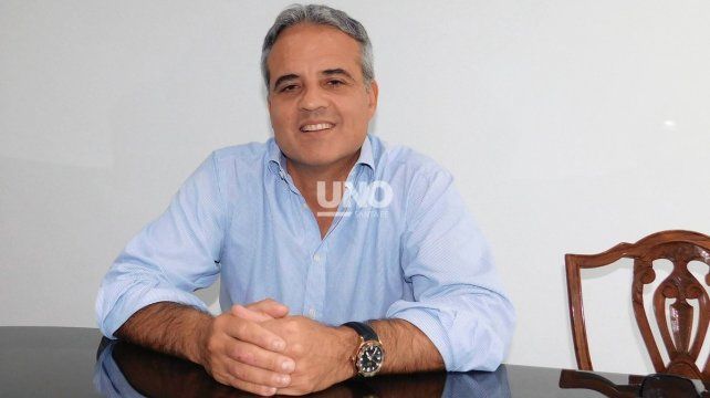 Se inició en juveniles de La Salle Jobson, pasó a SFRC, y fue convocado a integrar el seleccionado Nacional de Ascenso de la UAR.