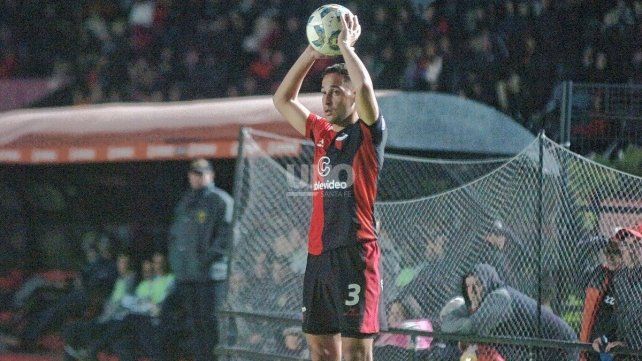 Sarmiento complica la estad&iacute;a de Facundo Castet en Col&oacute;n.