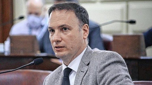 Lisandro Enrico, será ministro de Obras Públicas y sigue siendo senador
