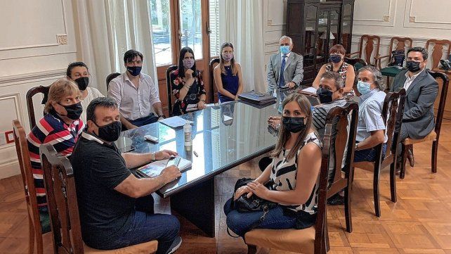 Participaron de la reunión los Cros Hugo Rodríguez, Marcelo Picardi y los cuerpos de delegados de Rosario y Santa Fe, junto a la Ministra de Gobierno, Justicia y DDHH, Celia Arena.  