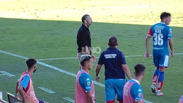 Juan Azconzábal analizó la derrota de Unión ante Patronato y se refirió también en lo que viene. UNO Santa Fe | José Busiemi