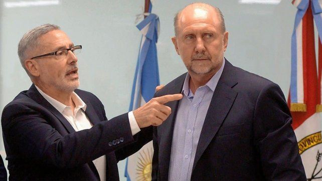 Perotti firm&oacute; los decretos 1786 y 1787 para derogar dos leyes que en el Ejecutivo ve&iacute;an como un ataque al ministro de Seguridad, Marcelo Sain.