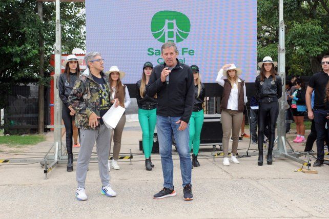 El intendente de Santa Fe, Emilio Jatón, brindó su respaldo a esta competencia con su presencia en la premiación.