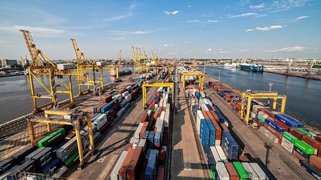 Puerto de San Petersburgo, la principal vía de ingreso a Rusia. (Foto: El mercantil)