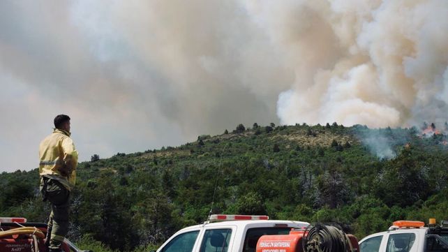 Brigadistas santafesinos combaten el fuego en Chubut: tres días de trabajo intenso, repliegue por riesgo y contención