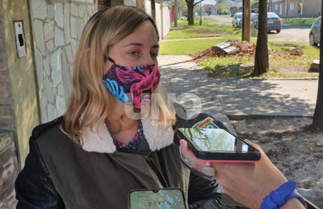 Convocan a un abrazo simbólico del SAMCo de Santo Tomé en apoyo a su ex directora, Cintia Sgavetti, por las amenazas recibidas. Foto: Santotomealdia