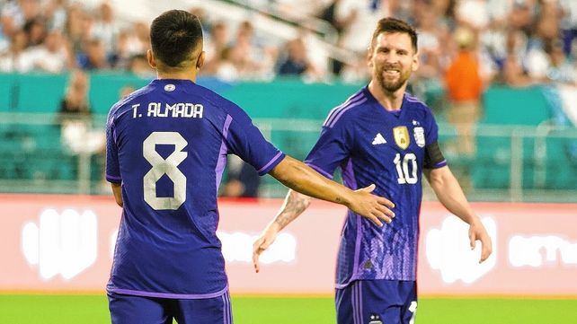 Thiago Almada agradeció los elogios de Lionel Messi y se entusiasma con llegar al Mundial de Qatar. 