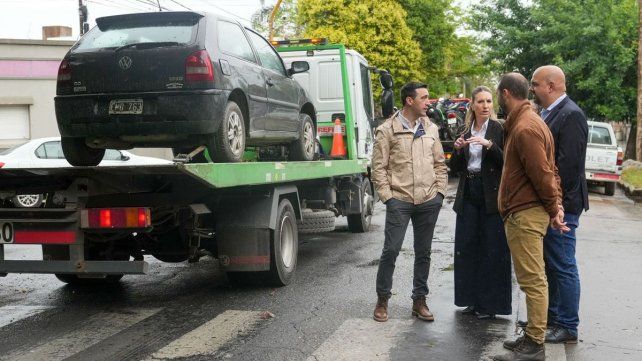 Traslado de vehículos secuestrados en la Comisaría 3ª