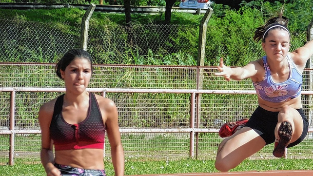 Muchas mujeres, en mayores y U20, participaron del torneo organizado por la Federaci&oacute;n Santafesina de Atletismo.&nbsp;