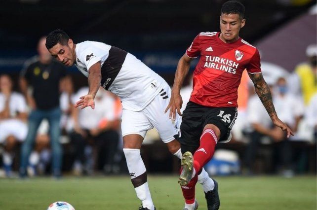 River superó de manera apretada a Platense, con el debut de Alex Vigo.