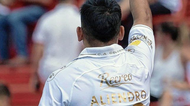 Rodrigo Aliendro podr&iacute;a recibir m&aacute;s de una fecha de suspensi&oacute;n por su expulsi&oacute;n ante Argentinos. Foto: prensa Col&oacute;n