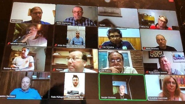 Lanzaro y los presidentes liguistas mantienen reuniones constants con Claudia Giaccone para obtener la autorización para la competencia deportiva.