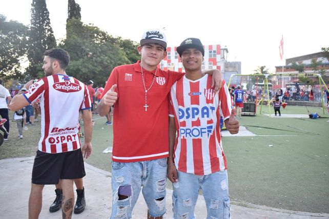 El color de los hinchas de Uni&oacute;n ante Belgrano.