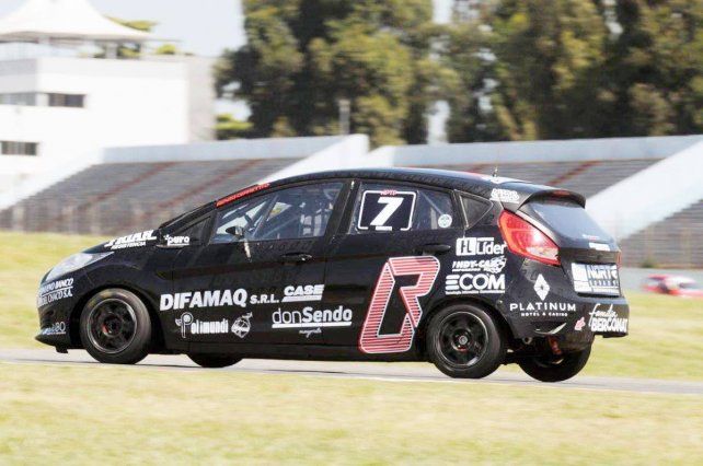  Pese a haber ganado en la pista, Renzo Cerretti, la clasificación quedó en suspenso y lo resolverá la técnica.