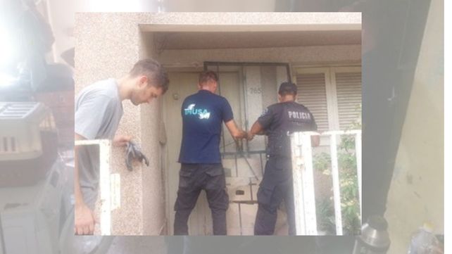 La Policía Ecológica allanó una casa en calle Uruguay al 3700 tras denuncias de maltrato animal. El caso quedó en manos de la Justicia. La Policía Ecológica allanó una casa en calle Uruguay al 3700 tras denuncias de maltrato animal. El caso quedó en manos de la Justicia.