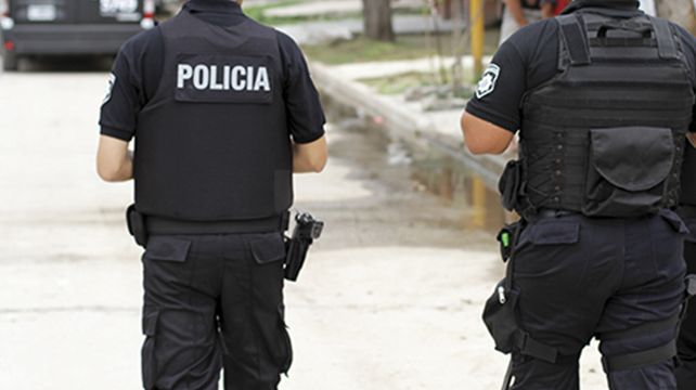 A los policias que hagan teletrabajo por no estar vacunados se les sacará el arma reglamentaria