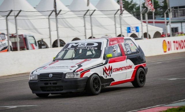 El ex campeón del mundo de boxeo, el Chino Maidana, hizo su debut en la Clase 1 del Car Show Santafesino.  