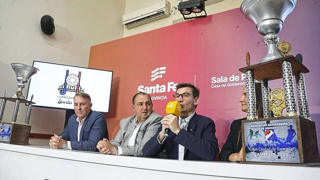 Patricio L&oacute;pez, Juan Pablo Poletti y Daniel Di Lena, encabezaron la presentaci&oacute;n de la Copa Ciudad de Santa Fe.