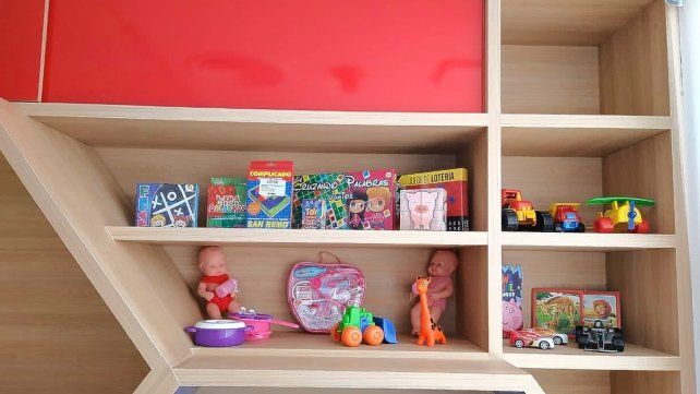 Es un espacio pensado para que aquellos niños que se encuentran en tratamiento, dispongan de un lugar dentro del mismo sector, para esparcimiento y distracción